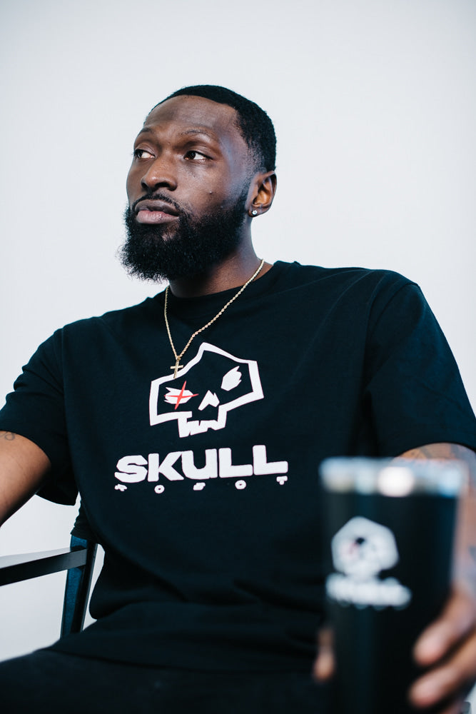 Close up oversized skullrobot shirt in black